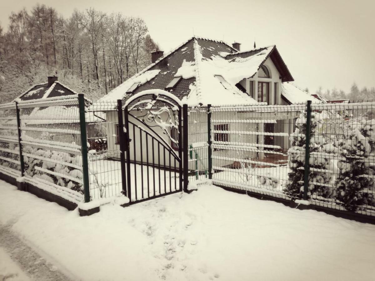 Nibylandia Dom Pod Lasem Nowa Wies Grodziska Exterior photo